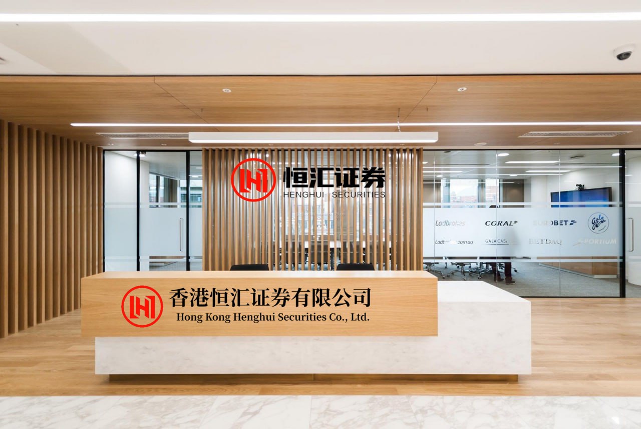 卓越汇 1959年人民大会堂建成后第一次国宴，天花板上藏了50人，这是为何